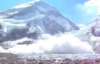 Mount Everest avalanche after the Nepal earthquake