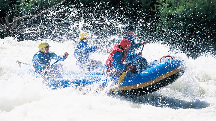 Incredible rafting rescue